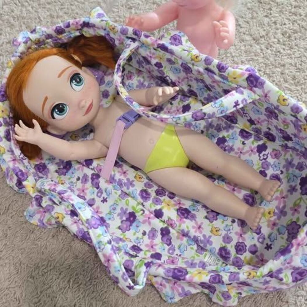Disney Animators' Collection Elsa and Anna Dolls with Floral Bassinet